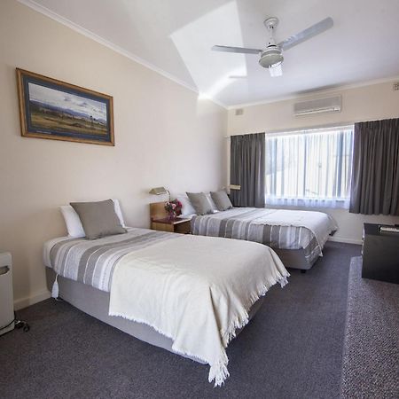 Redhill Cooma Motor Inn Eksteriør billede