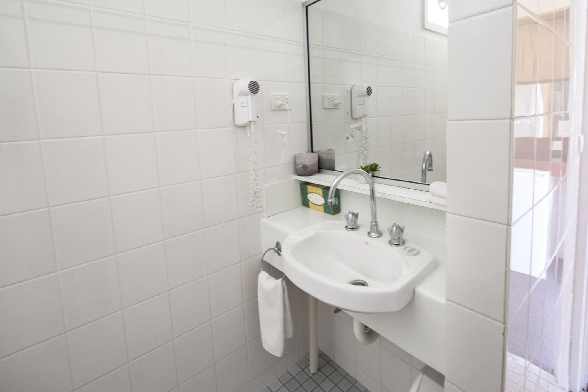 Redhill Cooma Motor Inn Eksteriør billede