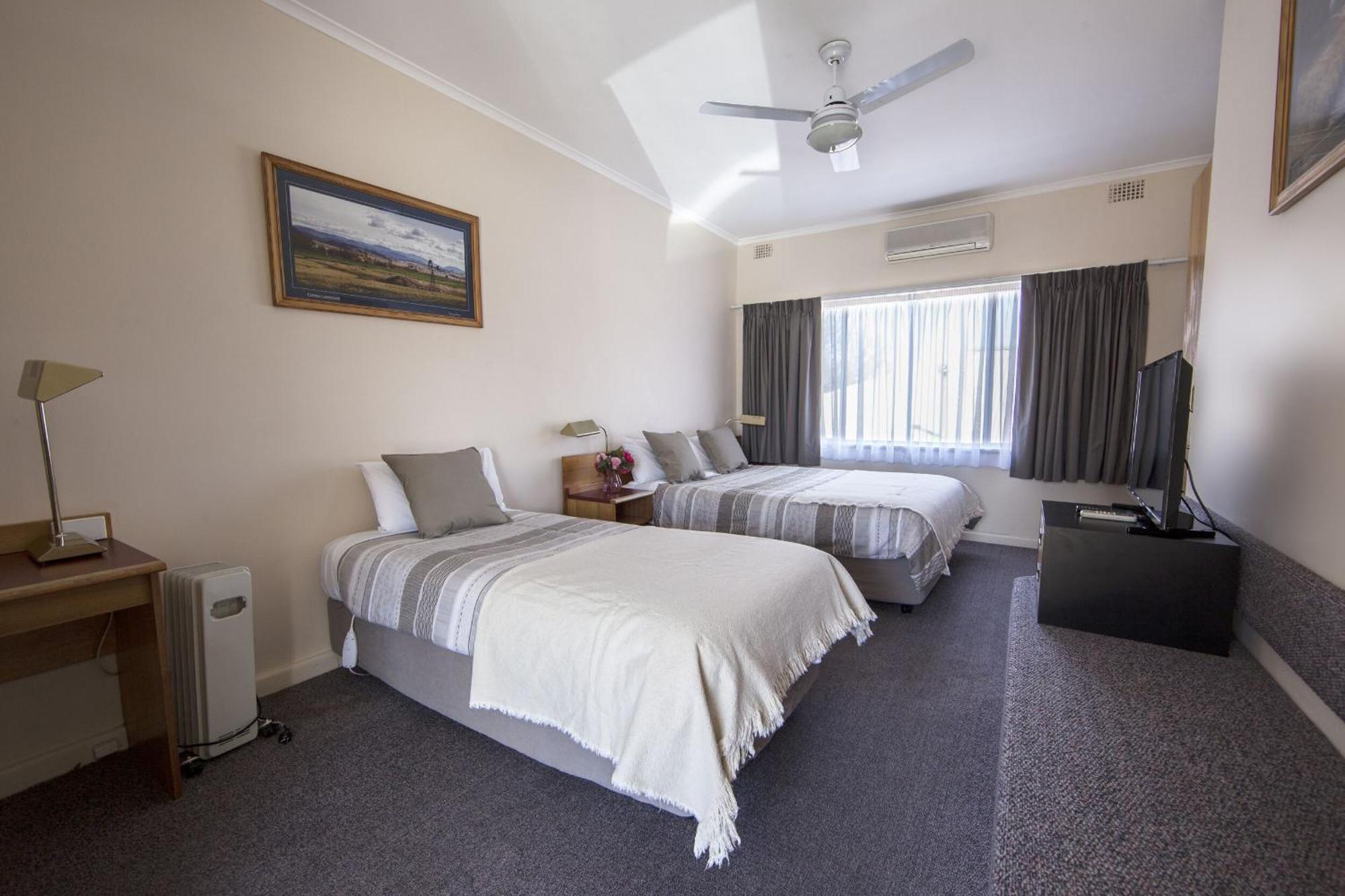 Redhill Cooma Motor Inn Eksteriør billede