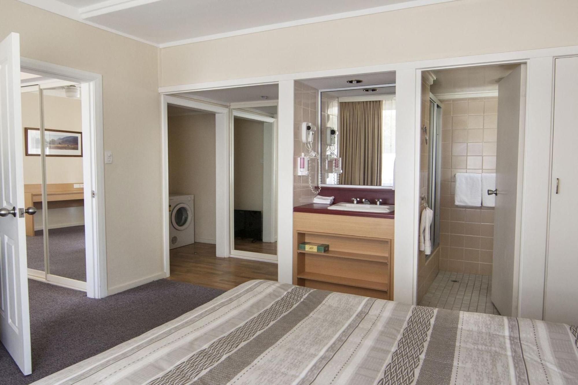 Redhill Cooma Motor Inn Eksteriør billede