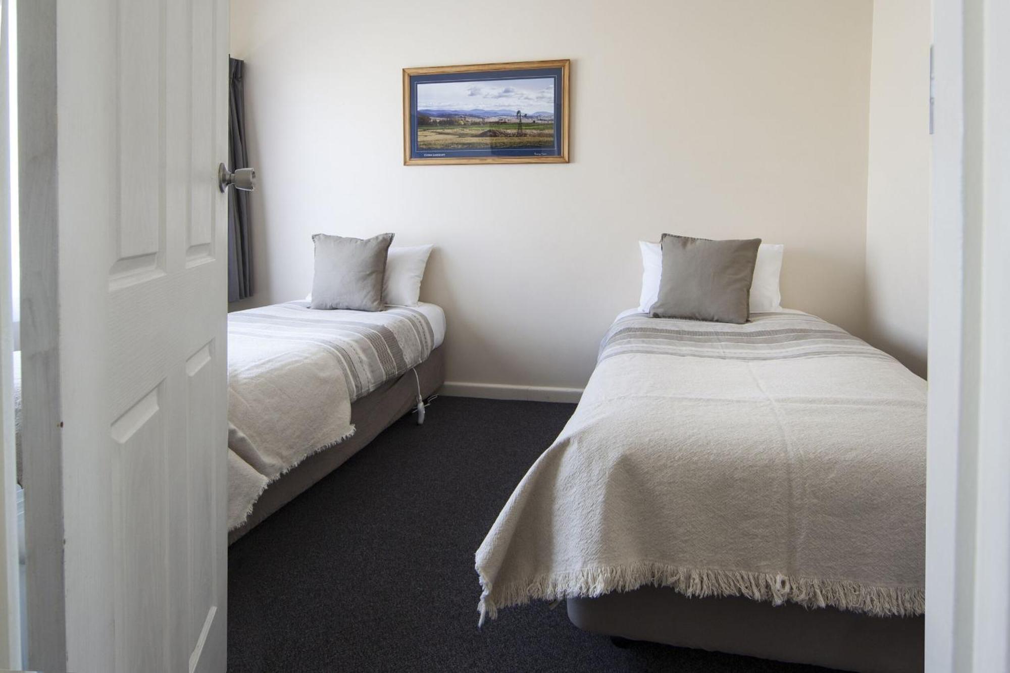 Redhill Cooma Motor Inn Eksteriør billede