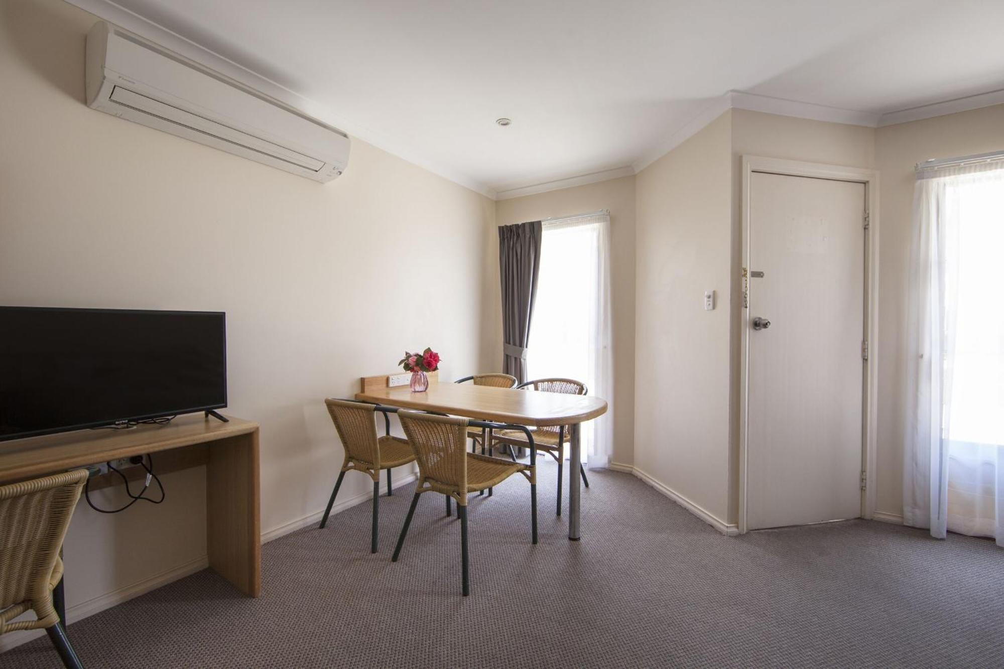 Redhill Cooma Motor Inn Eksteriør billede