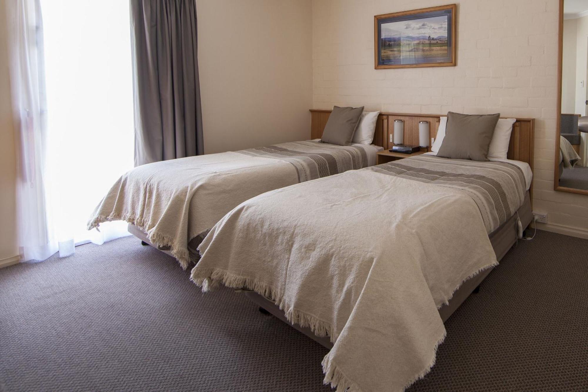 Redhill Cooma Motor Inn Eksteriør billede
