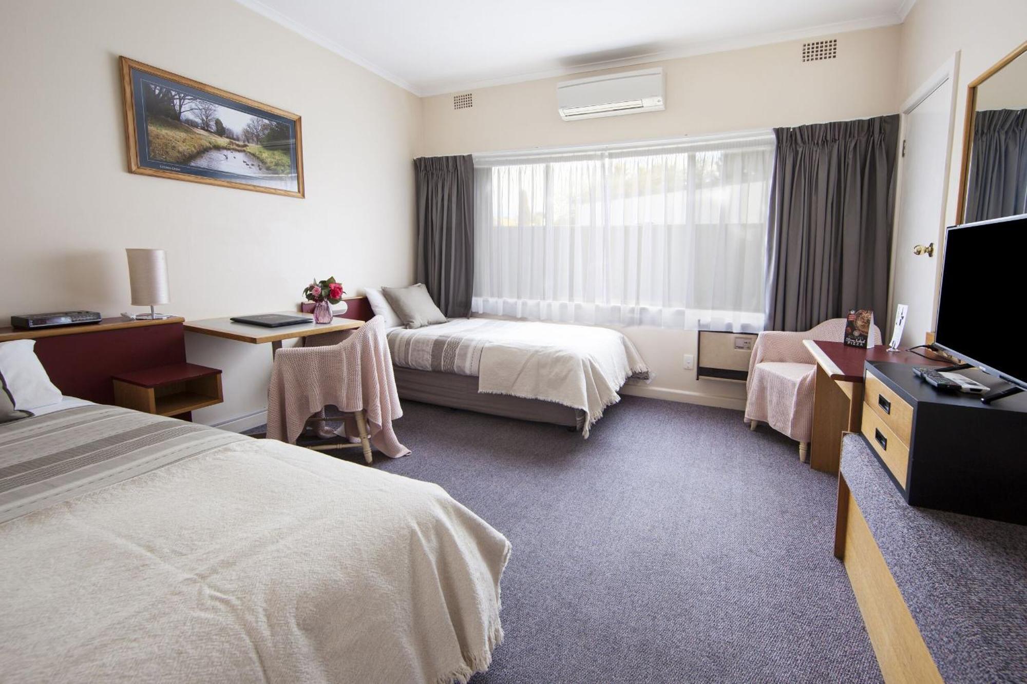 Redhill Cooma Motor Inn Eksteriør billede