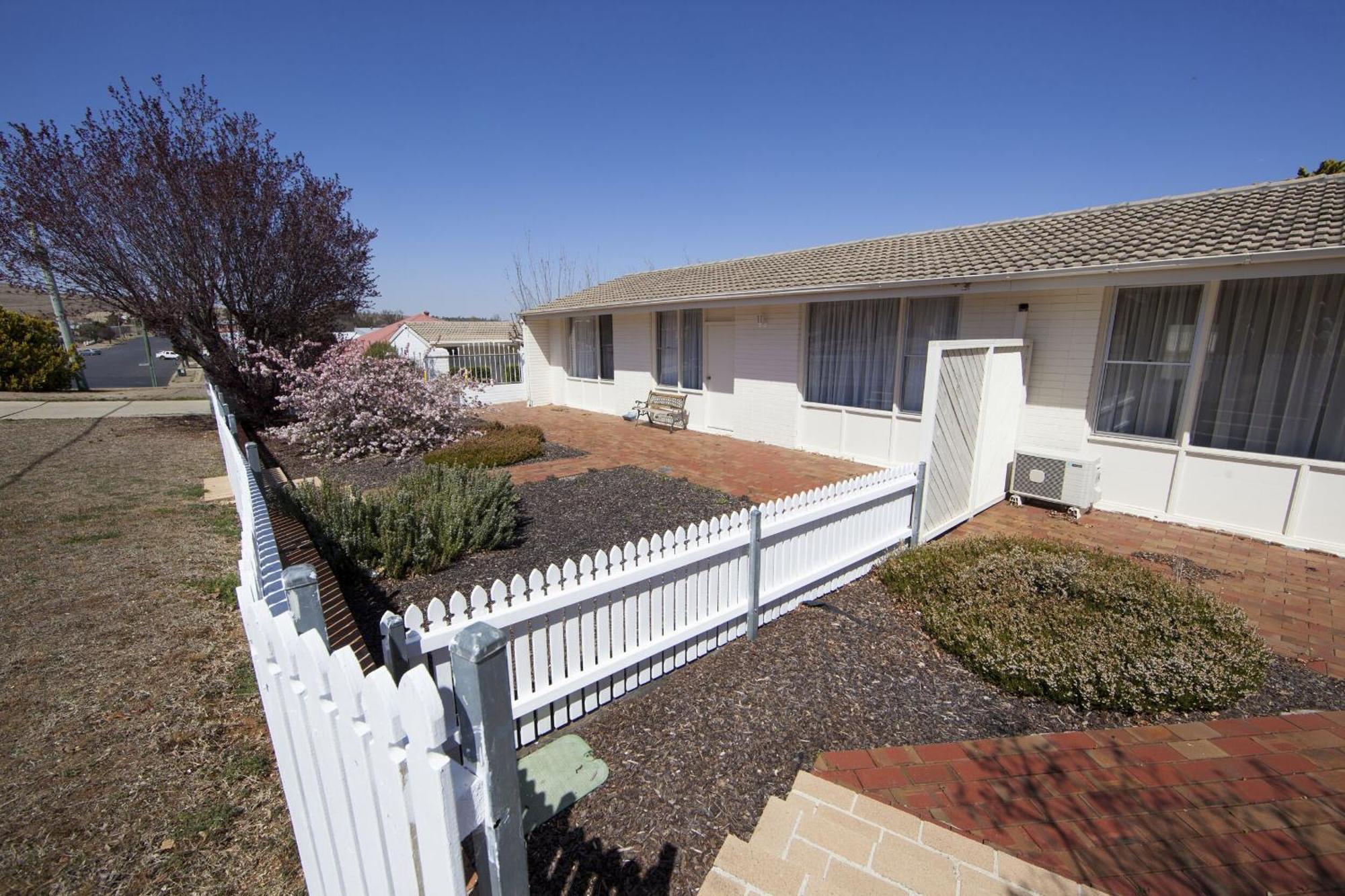 Redhill Cooma Motor Inn Eksteriør billede
