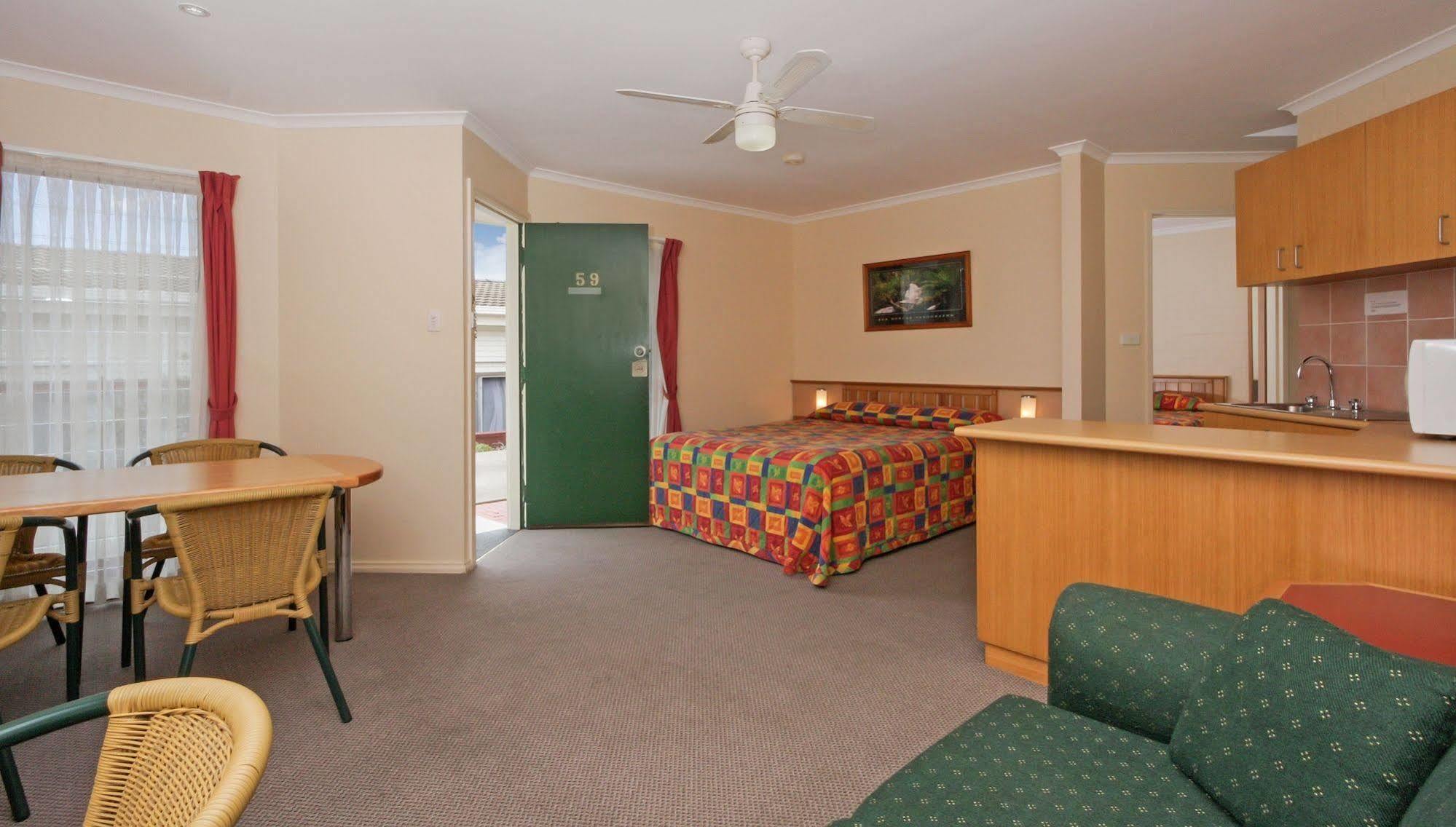 Redhill Cooma Motor Inn Eksteriør billede