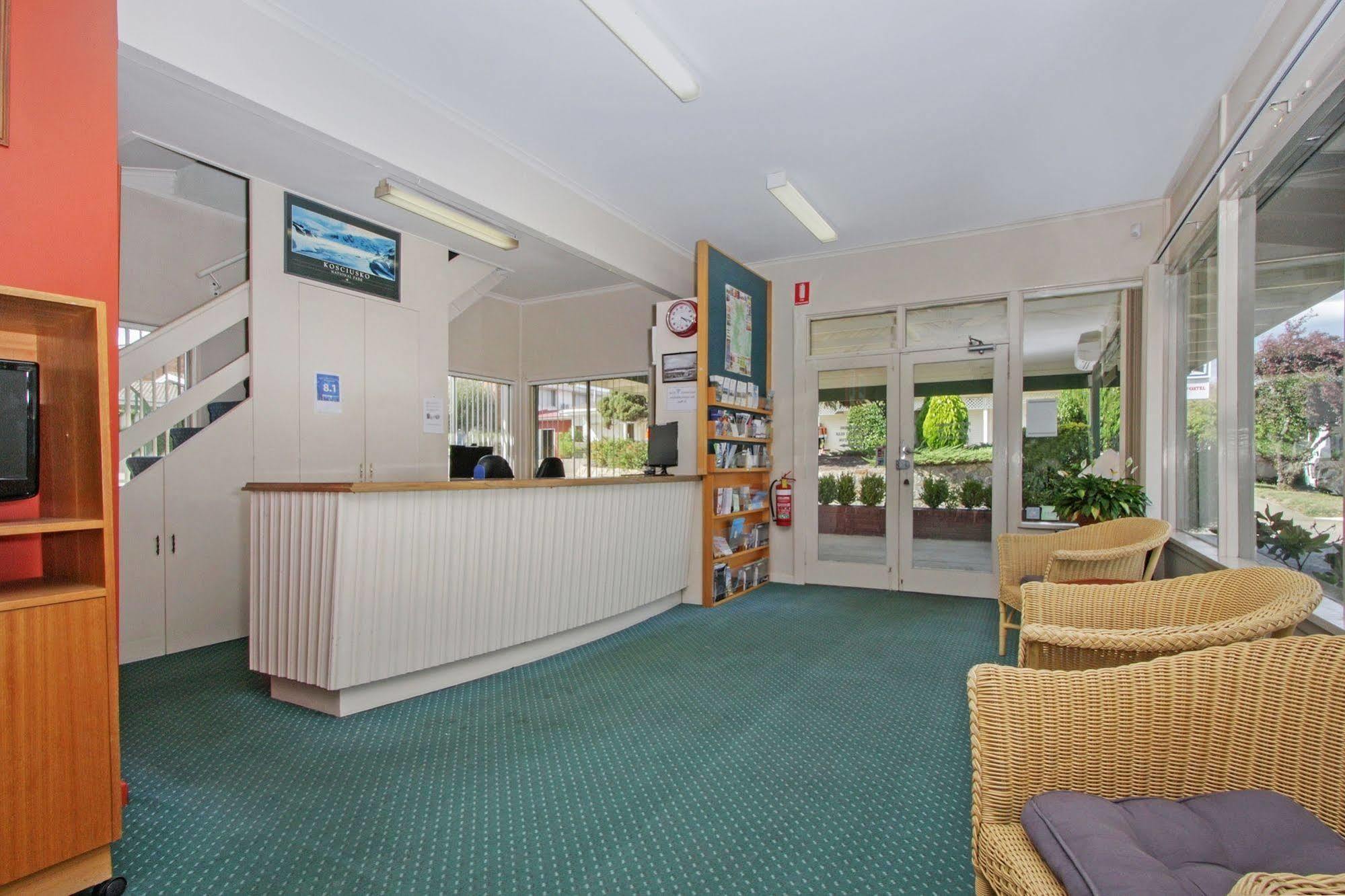 Redhill Cooma Motor Inn Eksteriør billede